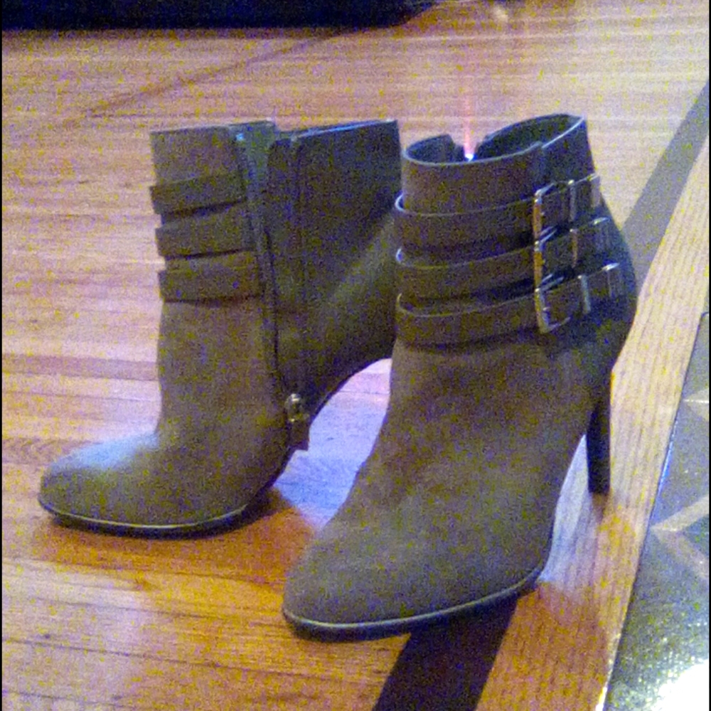 Grey heels with buckle